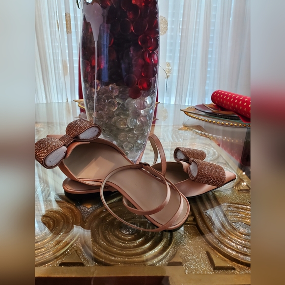 Aminah Abdul Jillil -9 - Picture 3 of 3